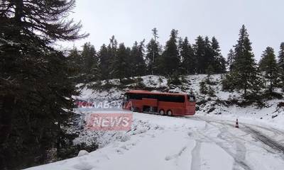 Καλάβρυτα: Περιπέτεια στα χιόνια για τουριστικό λεωφορείο με 30 επιβάτες (photos)