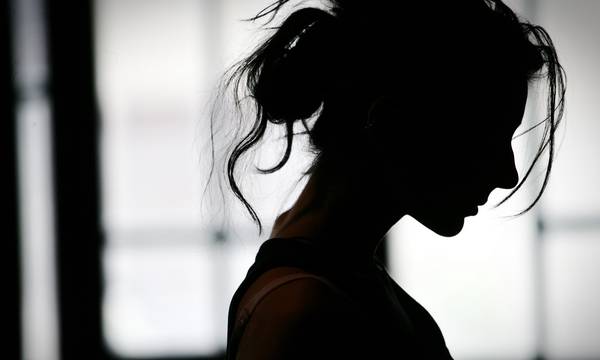 Συγκλονίζει 24χρονη θύμα revenge porn από την Πάτρα: «Ηθελα ν’ αυτοκτονήσω…»
