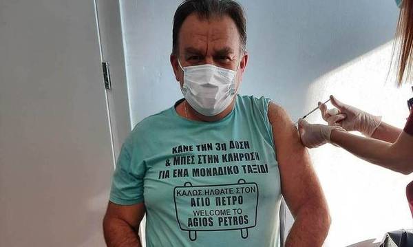 Πάτρα: Πήγε να κάνει το εμβόλιο φορώντας μπλουζάκι με τον… Άγιο Πέτρο