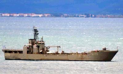 Το Ναύπλιο ξημέρωσε ξαφνιασμένο – Πολεμικά πλοία ανοικτά του λιμένα (photos)