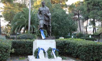 Οι Κένταυροι της Ελλάδας κατέθεσαν στεφάνι στο άγαλμα του Λυκούργου στη Σπάρτη!