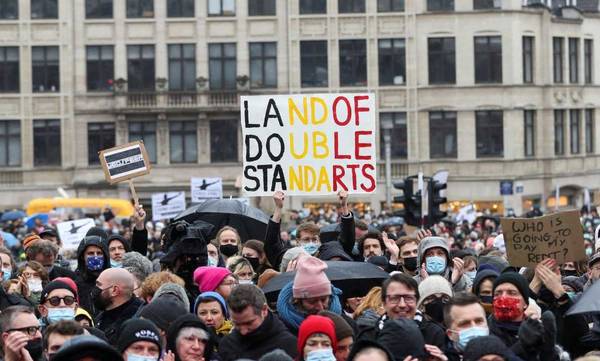 Μεγάλη διαδήλωση στις Βρυξέλλες για το κλείσιμο θεάτρων και κινηματογράφων