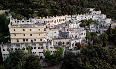 Το Μοναστήρι του «Ασκητή» - Η Βαβέλ της Πελοποννήσου που καθηλώνει!