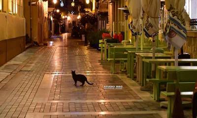 «Νεκρό» το Ναύπλιο λόγω μέτρων! Κυκλοφορούσε μόνο μια μαύρη γάτα! (photos)