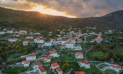 Κρεμαστή: Το «κρεμαστό» χωριό της Λακωνίας, στον Πάρνωνα (photos)