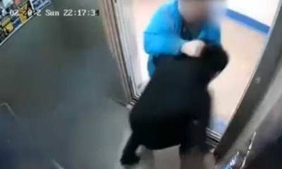 Πατέρας 15χρονου κοριτσιού έδειρε άγρια παιδόφιλο στη Ρωσία (video)