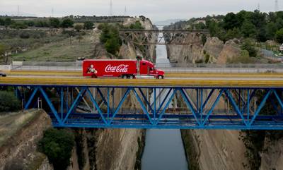Το εμβληματικό φορτηγό της Coca-Cola σε Πάτρα, Κόρινθο και Καλαμάτα