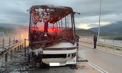 Αχαΐα: «Είχα Άγιο που είμαι ζωντανός», λέει ο ιδιοκτήτης του λεωφορείου που τυλίχθηκε στις φλόγες
