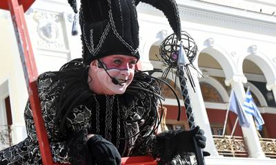 «Σημεία και τέρατα» στο Πατρινό Καρναβάλι που άνοιξε σήμερα! (photos)