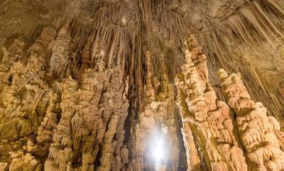 Ξεναγήσεις στο Σπήλαιο Καστανιάς, στις Βοιές του Δήμου Μονεμβασίας