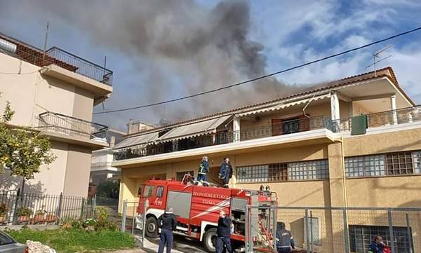 Καταστράφηκε ολοσχερώς από φωτιά σπίτι στην Καλαμάτα (video)