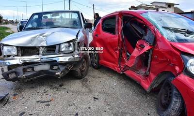 Ναύπλιο: Σφοδρή σύγκρουση αυτοκινήτων με τραυματισμό (photos)