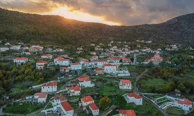 Κρεμαστή: Το «κρεμαστό» χωριό της Λακωνίας, στον Πάρνωνα (photos)