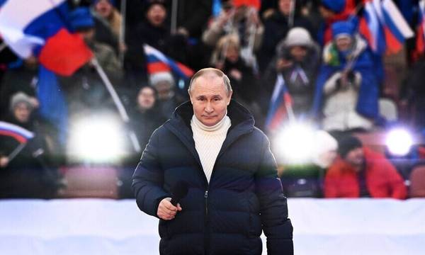 Πούτιν: Πόσο κοστίζει το πανάκριβο μπουφάν που φόρεσε στην φιέστα για την Κριμαία