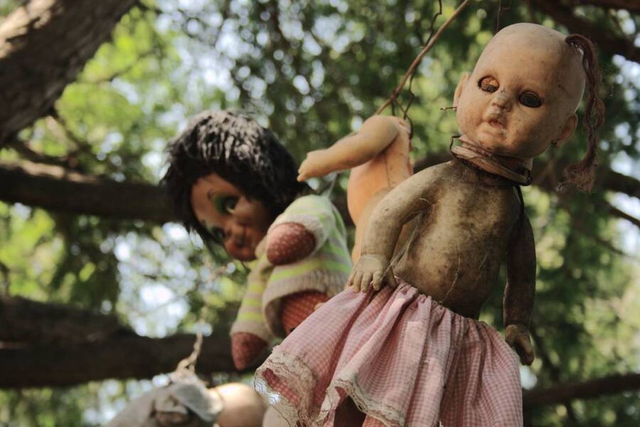 https://cdn.np-media.gr/media/news/2022/04/03/77675/photos/snapshot/three-la-isla-de-las-munecas-dolls.jpg