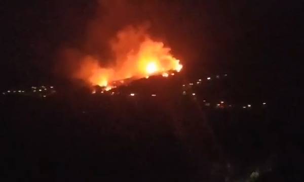 Ηλεία: Φωτιά σε εξέλιξη στην περιοχή Λιβαδάκι - Στη μάχη 60 πυροσβέστες