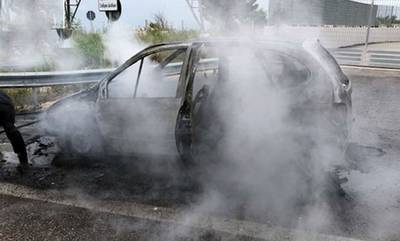 Κάηκε αυτοκίνητο κοντά στο Διοικητήριο Λακωνίας