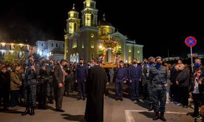 Λαός, Kλήρος και Αρχές γιόρτασαν το Πάσχα στην Καλαμάτα (photos)