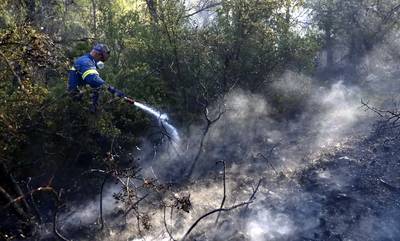 Παραμένουν πυροσβέστες στον Πάρνωνα - Υπό απόλυτο έλεγχο η καμένη περιοχή    