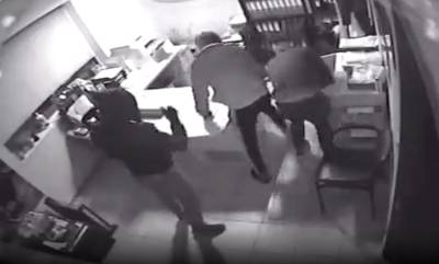 Λακωνία: 3 κουκουλοφόροι μπούκαραν στα γραφεία της «Biogreco», ευτυχώς εις μάτην...! (video)