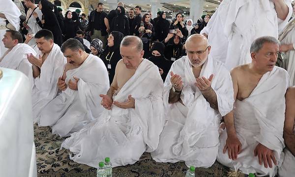 Η προσευχή του Ερντογάν στη Μέκκα (video)