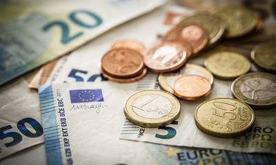 Πώς μια 24χρονη με μισθό 1.500 ευρώ αποταμίευσε 75.000 ευρώ σε τέσσερα χρόνια