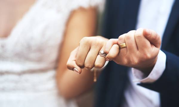 Απίστευτο κι όμως αληθινό: Δεύτερο «κρούσμα» ψεύτικου γάμου -  Οι συμπτώσεις και οι υποψίες