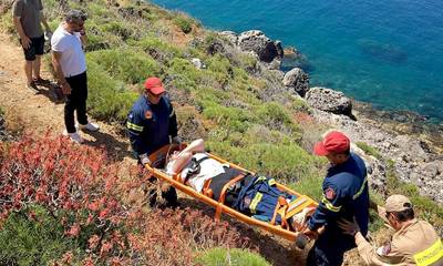 Μονεμβάσια: Διάσωση τραυματισμένης τουρίστριας σε δύσβατο μονοπάτι του βράχου (photos)