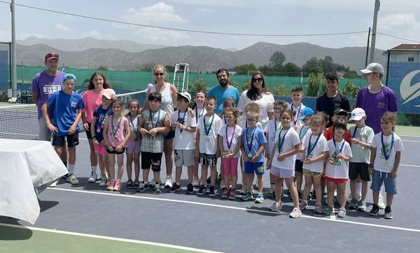 Ενθουσιασμένοι οι μικροί φίλοι του Φιλαθλητικού Γ.Σ Σπάρτης που έλαβαν μέρος σε αγώνες τένις