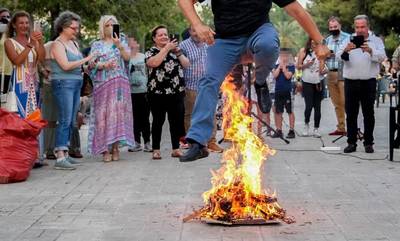 «Τα ριζικάρια του Κλήδονα και οι φωτιές του Αϊ-Γιάννη» θα αναβιώσουν την Κυριακή στην Μεσσήνη
