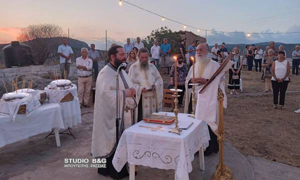 Κατανυκτική η λατρεία της Τιμίας Εσθήτος της Θεοτόκου στο Ναύπλιο (photos)