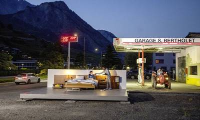 Ελβετία: Ξενοδοχείο μηδέν αστέρων νοικιάζει κρεβάτι σε βενζινάδικο για 325 ευρώ τη βραδιά
