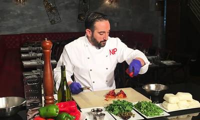 Νίκος Πουλμέντης: Από τα Κύθηρα... κορυφαίος σεφ στη Νέα Υόρκη (video)