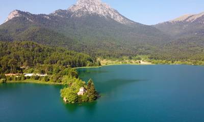Κορινθία: Καλοκαίρι στο βουνό και βουτιά στη λίμνη Δόξα