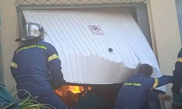 Καλαμάτα: Αναστάτωση από φωτιά σε ισόγειο γκαράζ (video)