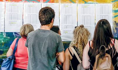 Βάσεις 2022: Ανακοινώθηκαν τα αποτελέσματα – Αγωνία τέλος για τους υποψήφιους