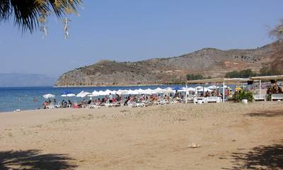 Δήμος Ναυπλιέων: Δωρεάν μετακίνηση για θαλάσσια μπάνια στην παραλία της Καραθώνας