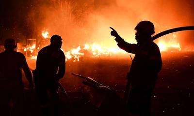 Πελοπόννησος: Δείτε τι γίνεται με τις πυρκαγιές σε Σπιάτζα και Αγγελόκαστρο