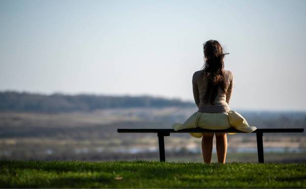 Κοινωνική απομόνωση και μοναξιά – Πώς σχετίζονται με τον κίνδυνο θανάτου από έμφραγμα ή εγκεφαλικό