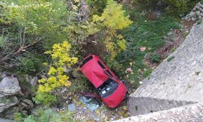 Αρκαδία: Άγιο είχε οδηγός αυτοκινήτου που έπεσε κάτω από γεφύρι!