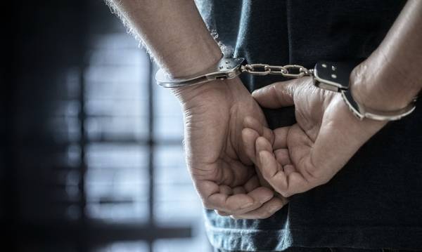 Σοκ στο Ψάρι Κορινθίας: 47χρονος συνελήφθη για βιασμό της 19χρονης κόρης του