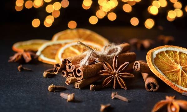 Απλοί τρόποι για να κάνετε το σπίτι σας να «μυρίσει» Χριστούγεννα