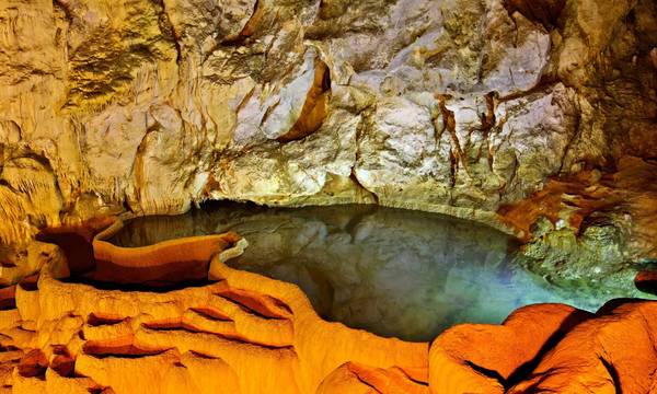 Σπήλαιο Λιμνών στα Καλάβρυτα: Ένα από τα πιο σπάνια γεωλογικά δημιουργήματα στον κόσμο