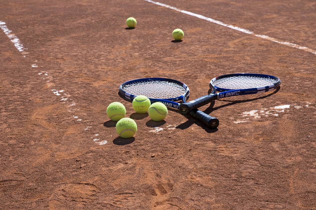 https://cdn.np-media.gr/media/news/2022/12/07/83200/photos/snapshot/mystras-resort-tennis-5.jpg