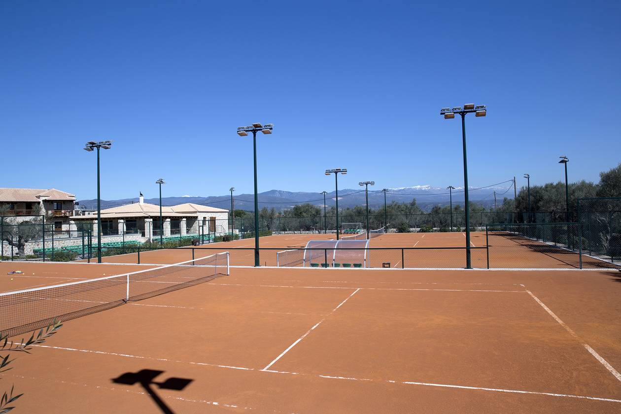 https://cdn.np-media.gr/media/news/2022/12/07/83200/photos/snapshot/mystras-resort-tennis-6.jpg