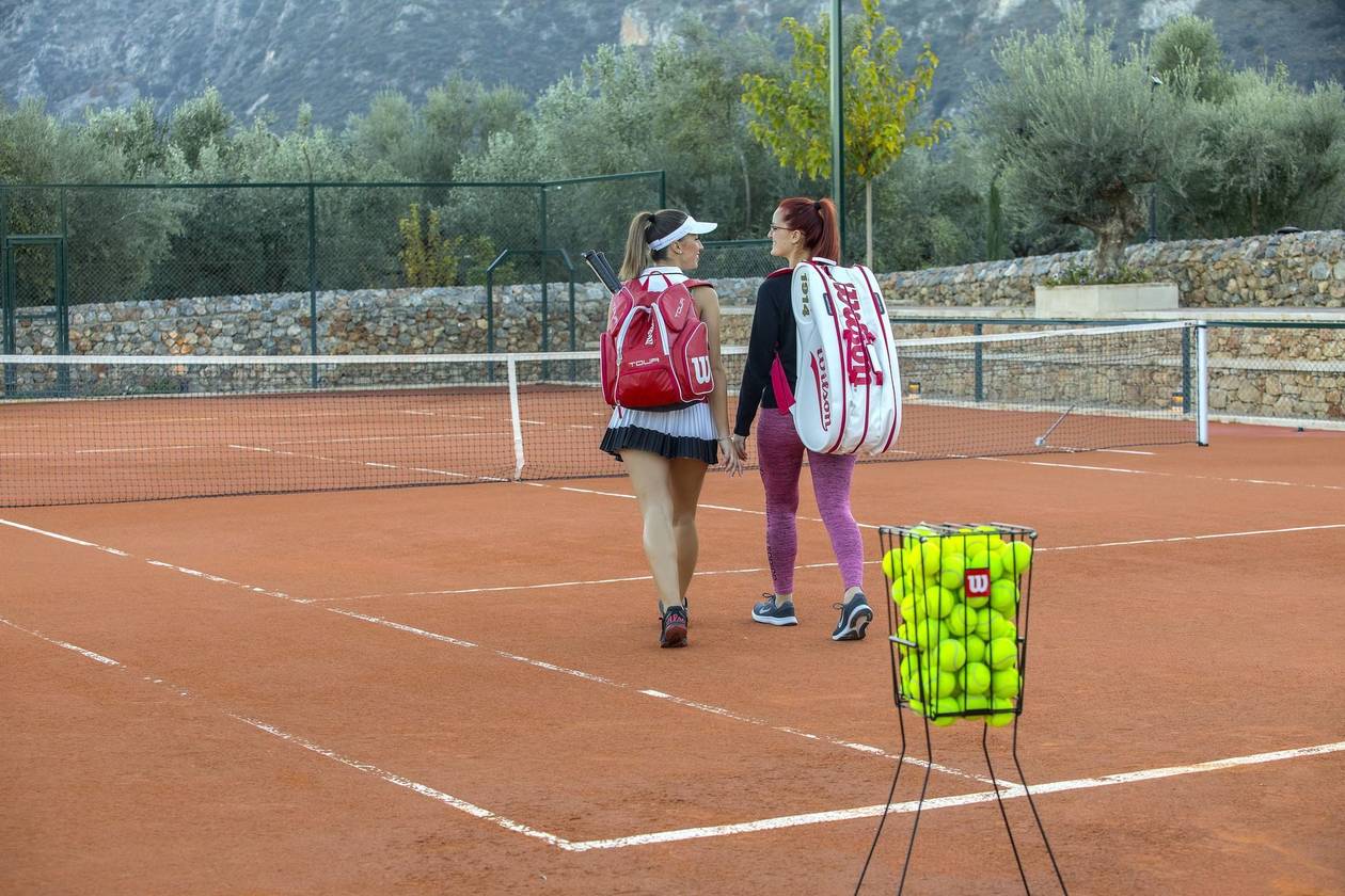 https://cdn.np-media.gr/media/news/2022/12/07/83200/photos/snapshot/mystras-resort-tennis-8.jpg