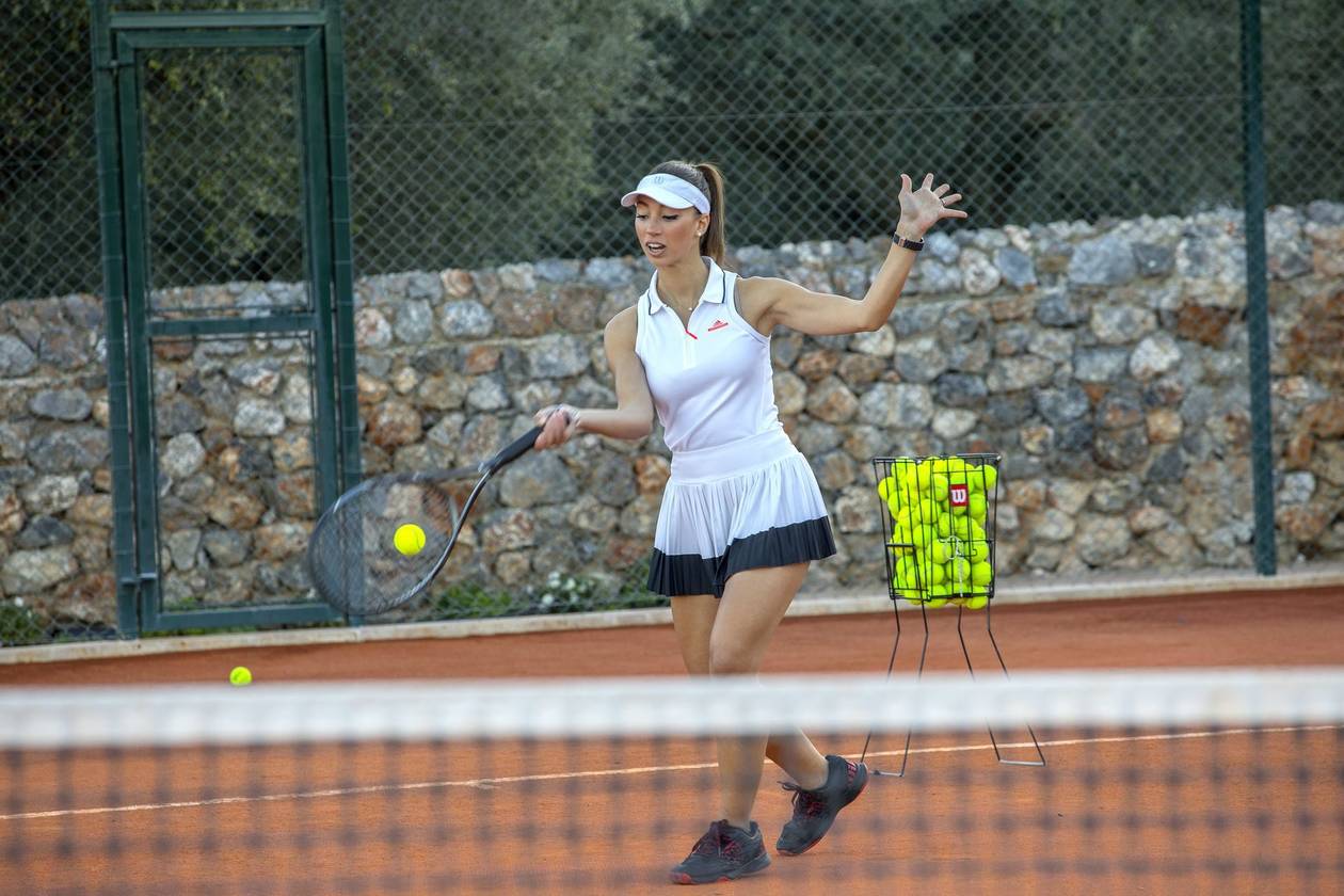 https://cdn.np-media.gr/media/news/2022/12/07/83200/photos/snapshot/mystras-resort-tennis-9.jpg