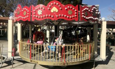 Χριστούγεννα 2022: Το carousel στην κεντρική πλατεία της Μεγαλόπολης
