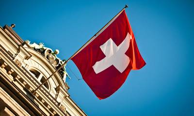 Γιατί οι εκατομμυριούχοι Νορβηγοί μετακομίζουν στην Ελβετία