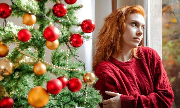Κατάθλιψη των Χριστουγέννων: Πώς να την αντιμετωπίσετε – 10 συμβουλές